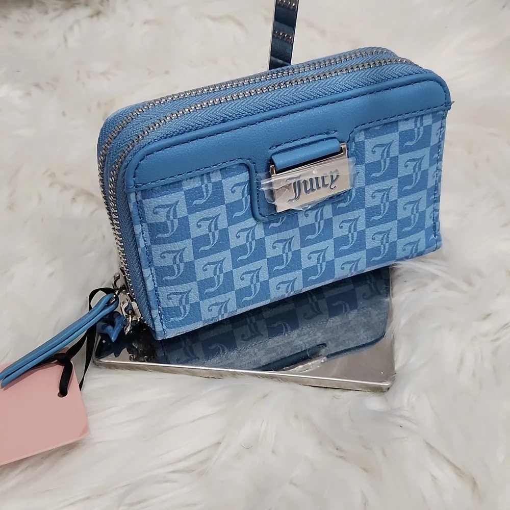 💙▪️Juicy Couture▪️ Miss Juicy Heritage Blue Medium Zip-around Wallet